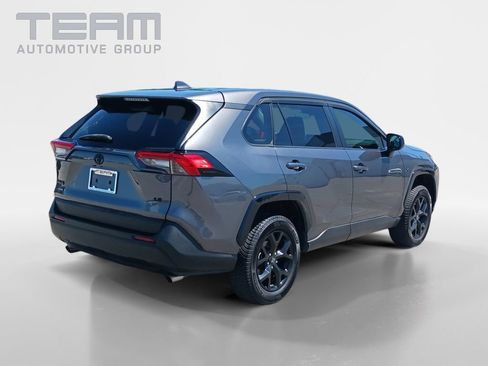 Used 2022 Toyota RAV4 LE FWD image 7