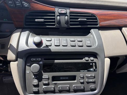 Used 2002 Cadillac De Ville Sedan w/ Comfort/Convenience Pkg image 28