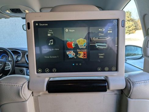 Used 2018 Chrysler Pacifica Touring-L Plus w/ Advanced Safetytec Group image 20