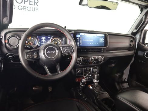 Used 2024 Jeep Wrangler Unlimited Rubicon w/ XTREMEE 35" Tire Package image 2