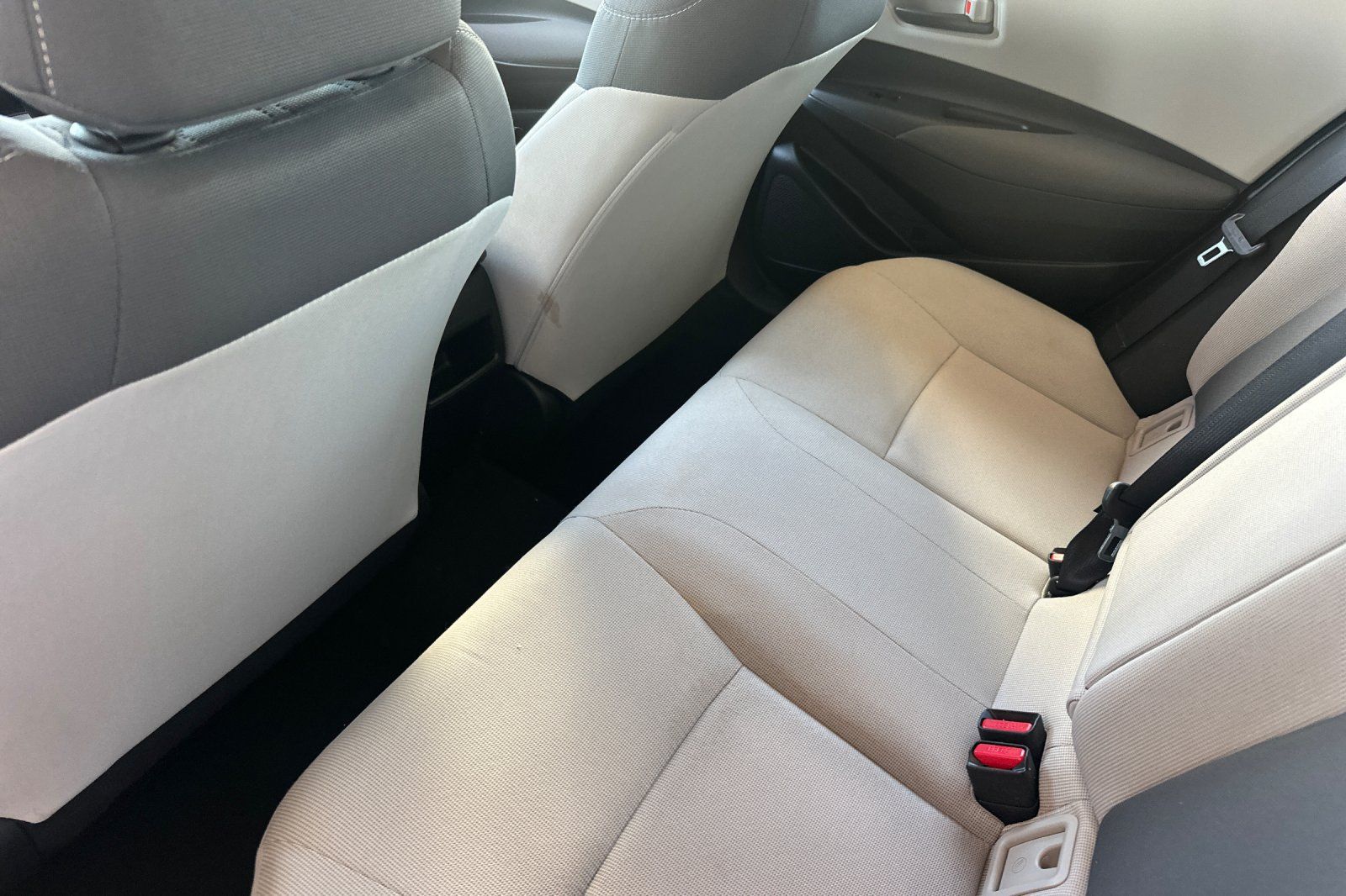 Used 2022 Toyota Corolla LE FWD image 15