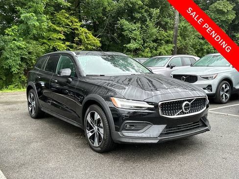 Used 2025 Volvo V60 B5 Cross Country Plus AWD/4WD image 9