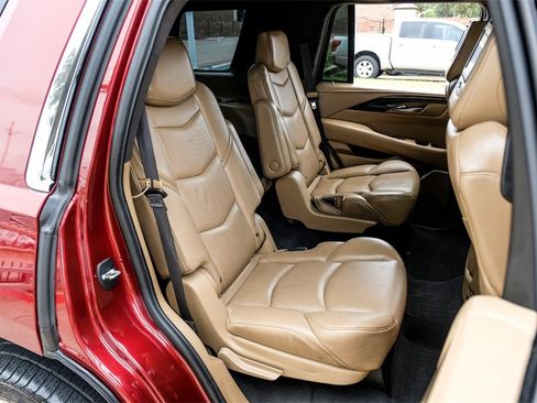 Used 2019 Cadillac Escalade Platinum image 38