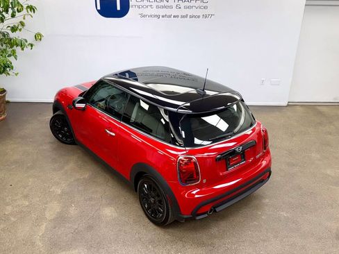 Used 2022 MINI Cooper 2-Door Hardtop w/ Premium Package image 20