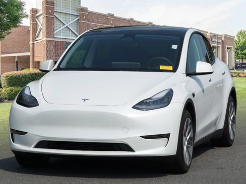 Used 2023 Tesla Model Y Long Range AWD/4WD image 4