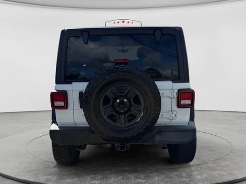 Used 2015 Jeep Wrangler Unlimited Rubicon w/ Connectivity Group AWD/4WD image 4