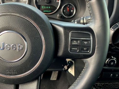 Used 2018 Jeep Wrangler Unlimited Sport S image 25