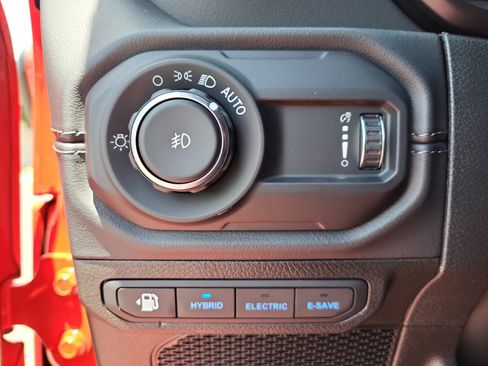 New 2025 Jeep Wrangler Sahara image 30