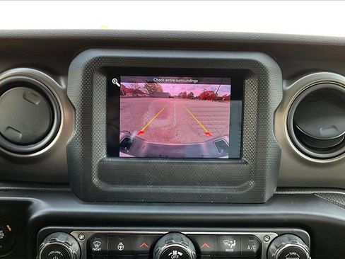 Certified 2022 Jeep Gladiator Willys image 12