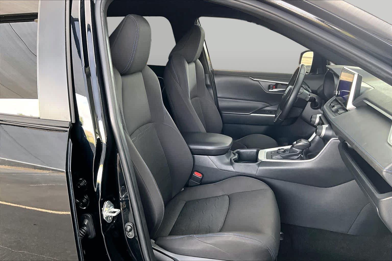 Used 2023 Toyota RAV4 SE AWD/4WD image 9