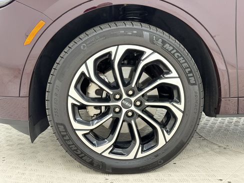 Used 2025 Lincoln Nautilus Reserve AWD/4WD image 12