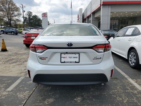 Used 2024 Toyota Corolla LE FWD image 5