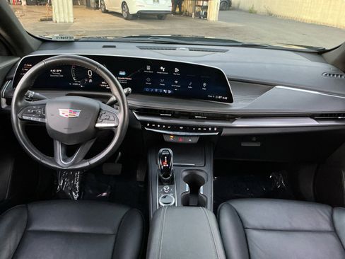 Used 2024 Cadillac XT4 Premium Luxury image 16