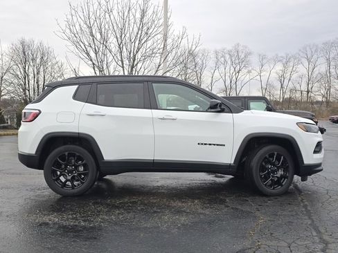 Used 2024 Jeep Compass Latitude w/ Convenience Group image 28