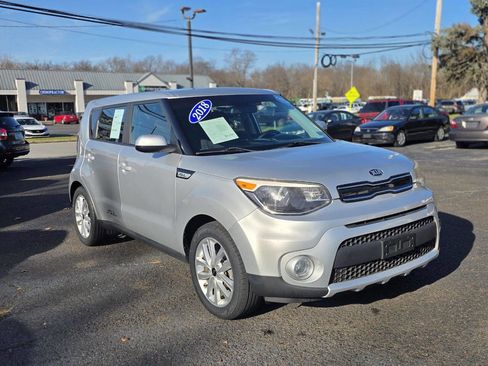 Used 2018 Kia Soul + image 3