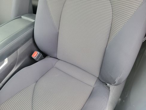 Used 2024 Toyota Highlander LE image 17