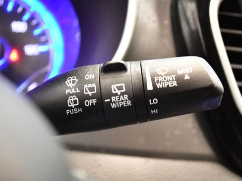 Used 2023 Chrysler Pacifica Touring-L FWD image 23