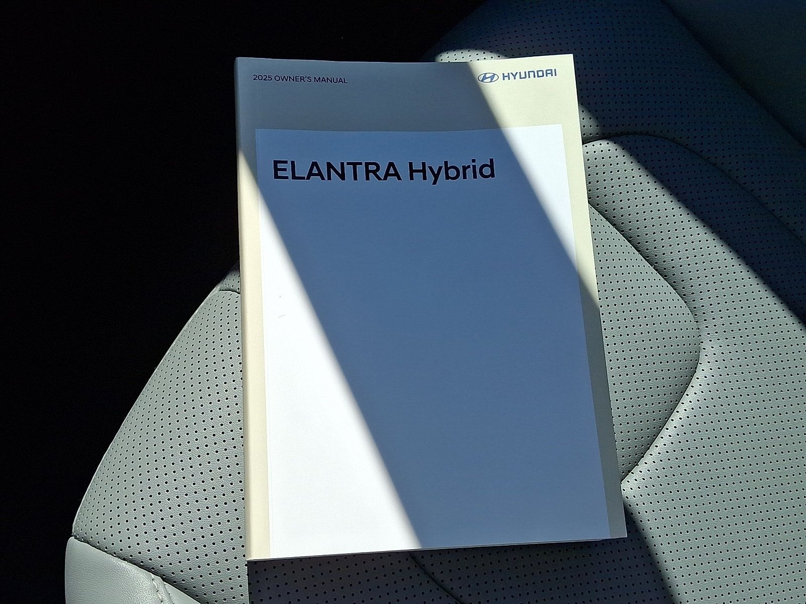 Certified 2025 Hyundai Elantra Limited FWD image 26