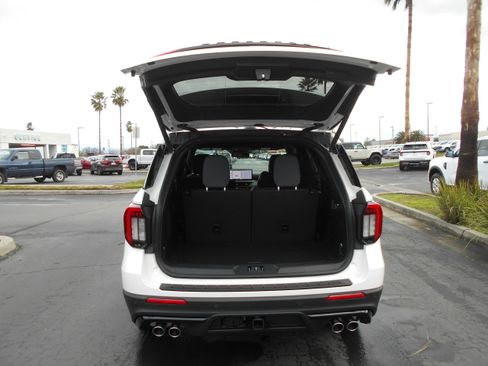 New 2026 Ford Explorer ST w/ Sun And Sound Package image 40