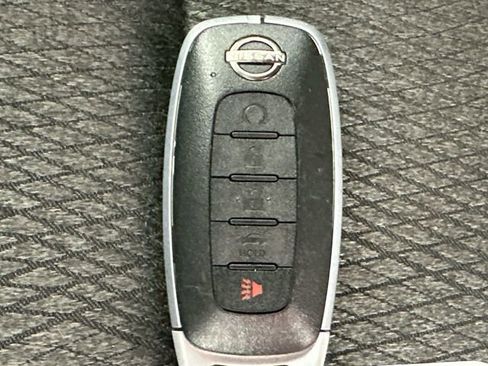 Used 2025 Nissan Rogue SV AWD/4WD image 16