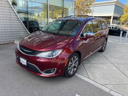 Used 2017 Chrysler Pacifica Limited w/ Tire & Wheel Group