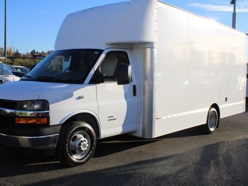 Used 2022 Chevrolet Express 4500 Extended w/ Power Convenience Package image 5