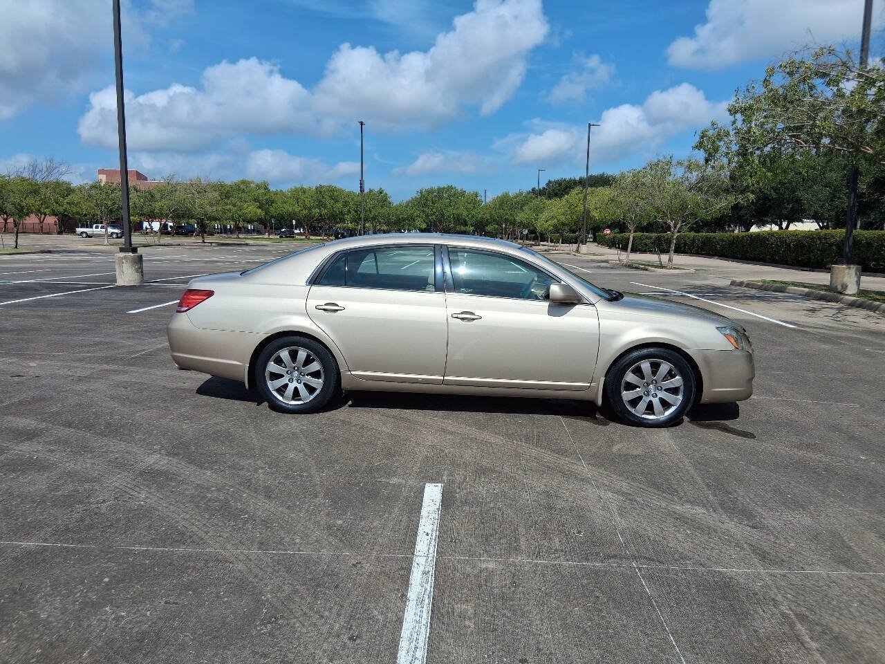 Used 2007 Toyota Avalon XLS FWD image 7