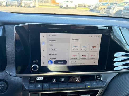 Used 2025 Toyota Camry Hybrid FWD image 22