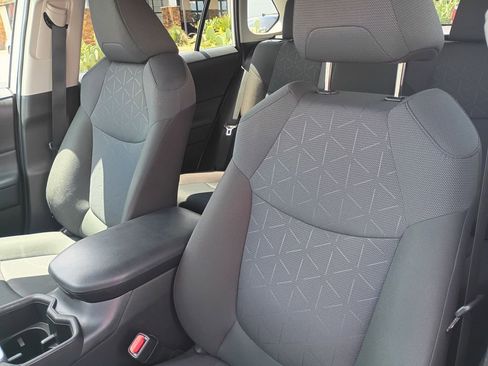 Used 2025 Toyota RAV4 XLE FWD image 12