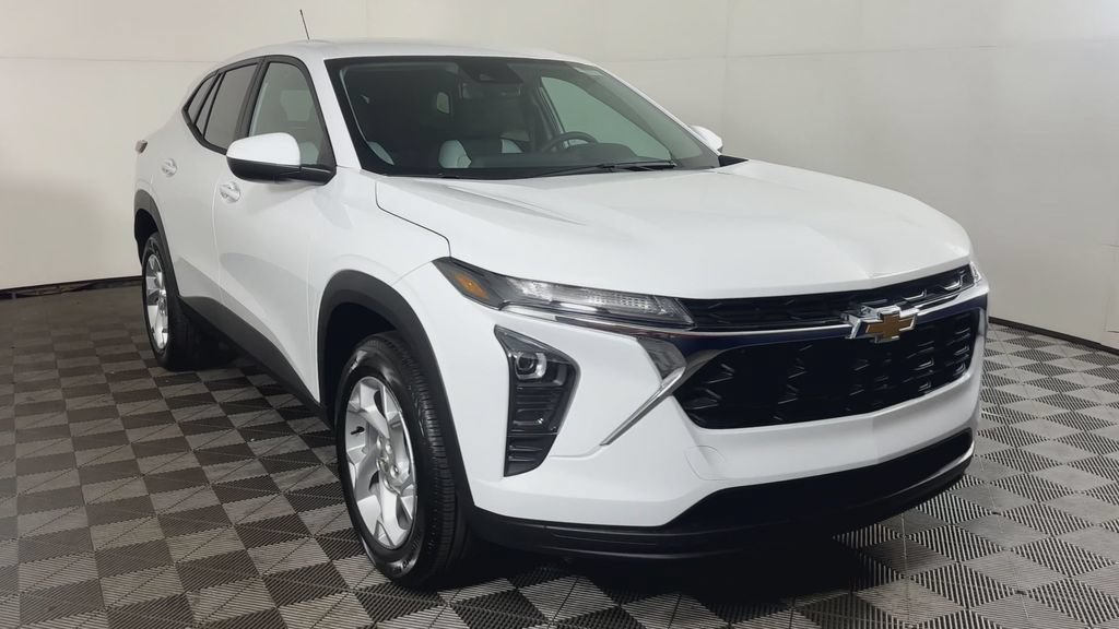 New 2026 Chevrolet Trax LS w/ LS Convenience Package FWD image 3
