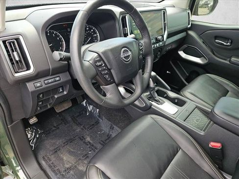 Used 2025 Nissan Frontier SL RWD image 17
