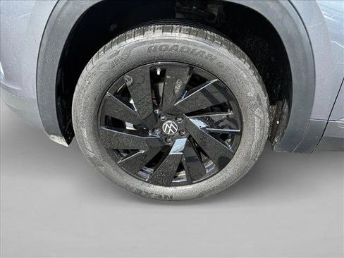 Used 2024 Volkswagen Atlas SE AWD/4WD image 9