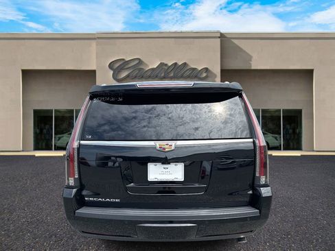 Used 2020 Cadillac Escalade Platinum image 3