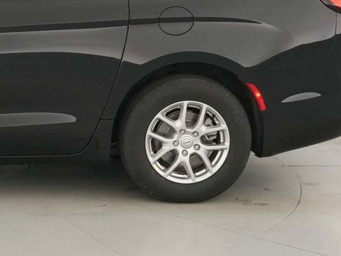 New 2026 Chrysler Pacifica Select image 30