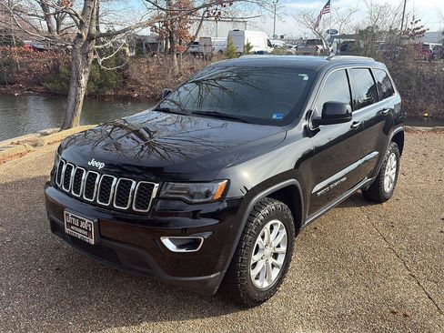 Used 2021 Jeep Grand Cherokee Laredo image 12