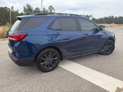 Used 2022 Chevrolet Equinox RS w/ Infotainment Package FWD image 9