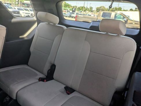 Used 2023 Chevrolet Traverse LS FWD image 26