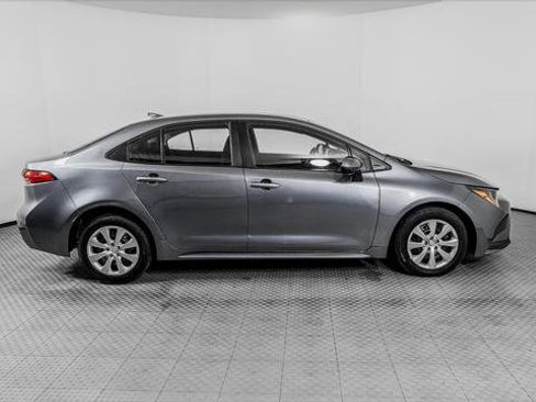 Used 2025 Toyota Corolla LE image 9