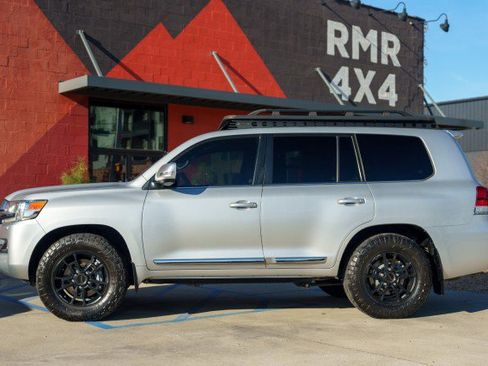 Used 2016 Toyota Land Cruiser image 8