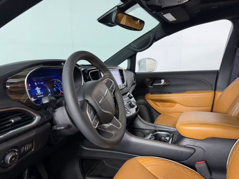 Used 2022 Chrysler Pacifica Pinnacle image 23