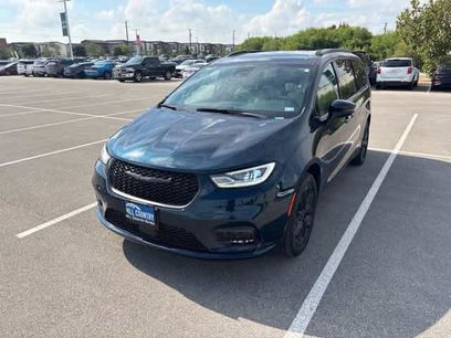 Used 2023 Chrysler Pacifica Touring-L w/ S Appearance Package