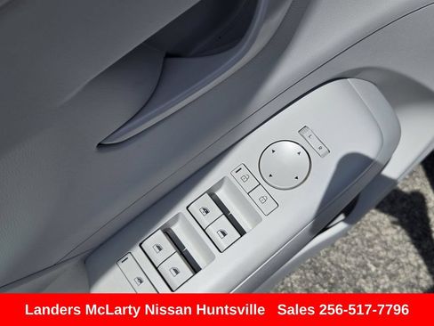 Used 2025 Hyundai Kona SEL FWD image 21