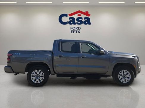 Used 2024 Nissan Frontier SV w/ SV Convenience Package image 2