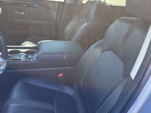 Used 2024 Honda Pilot Touring image 10