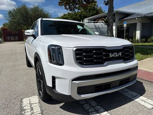 Used 2025 Kia Telluride S FWD image 2