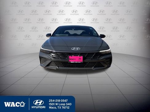 Used 2025 Hyundai Elantra Sport image 2