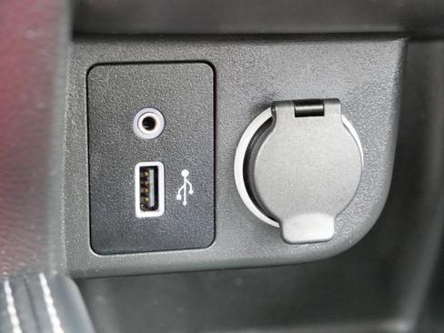 Used 2019 Nissan Kicks SR w/ SR Premium Package image 28