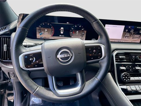 Used 2025 Nissan Armada SL AWD/4WD image 11