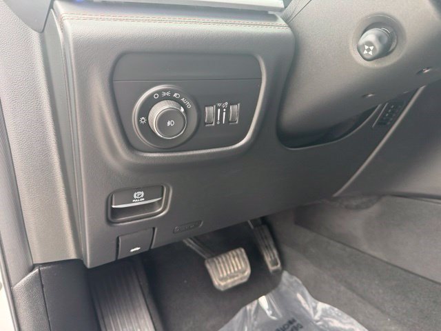 Used 2023 Jeep Grand Cherokee L Summit AWD/4WD image 14