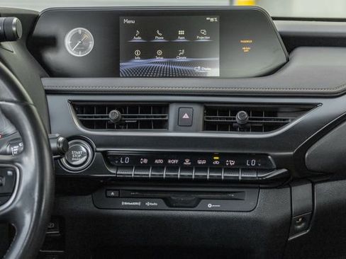 Used 2022 Lexus UX 200 image 7